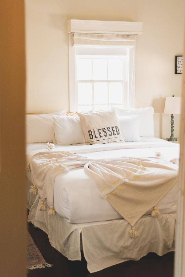 La De Adelina Bed & Breakfast 3*